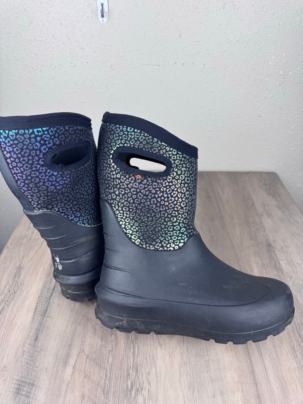 Bogs Kid's NeoClassic boots in the Rainbow Leopard Black Multi color